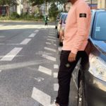 Photo debout de profil